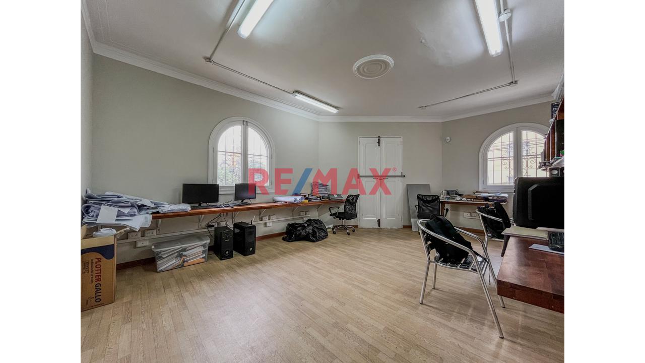 Se Vende Amplia Casa En Esquina Para Proyecto Inmobiliario - 3