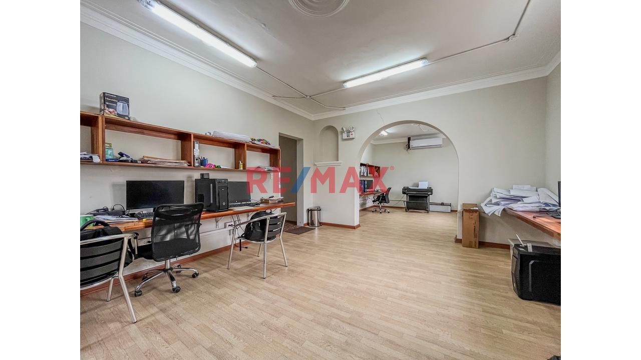 Se Vende Amplia Casa En Esquina Para Proyecto Inmobiliario - 2