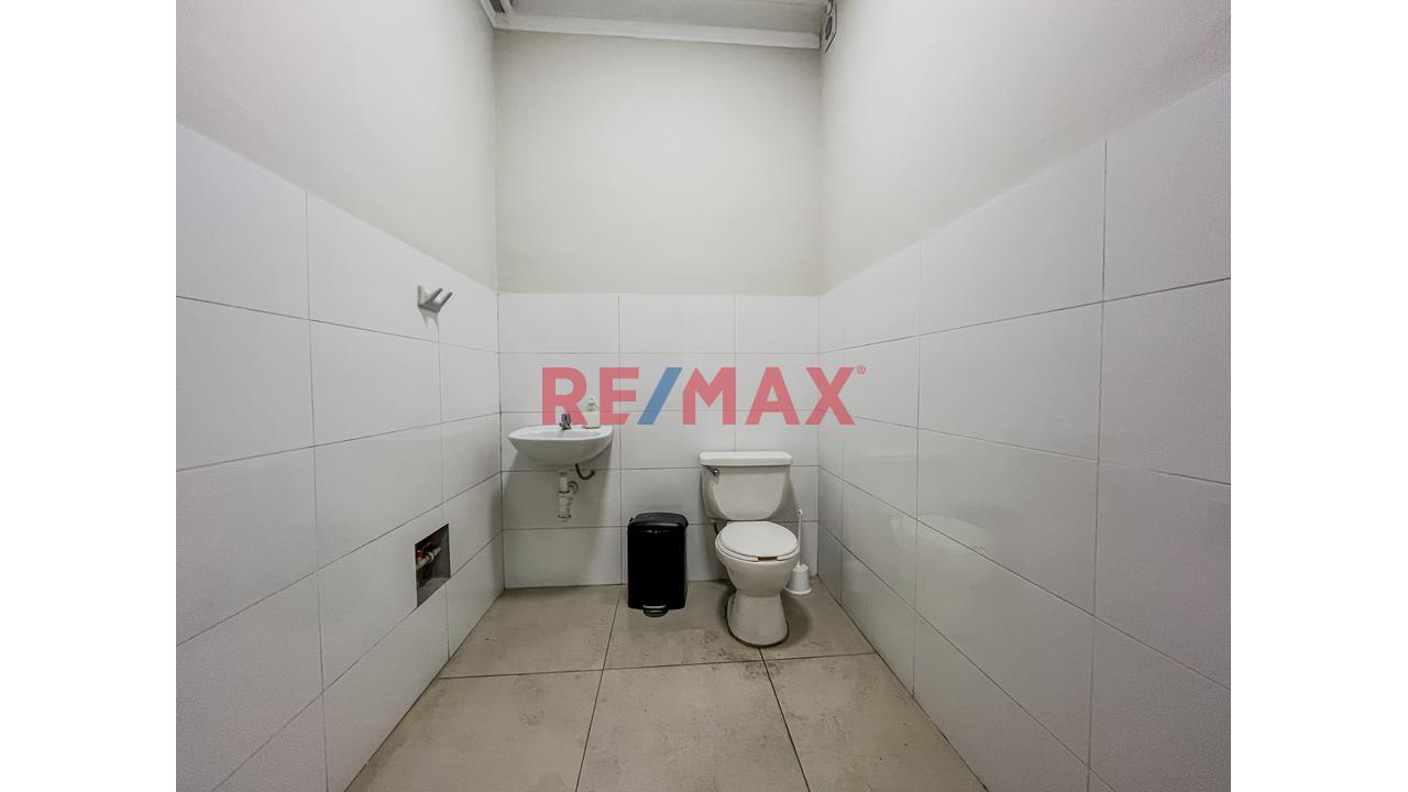 Se Vende Amplia Casa En Esquina Para Proyecto Inmobiliario - 13