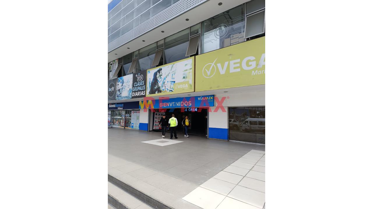 Vendo Tienda En Primer Piso En Centro Comercial Malvinas Plaza - Av Argentina 608 - 5