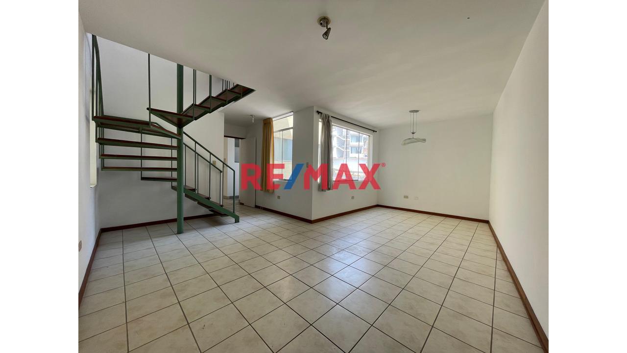 Se Vende Amplio Y Acogedor Duplex En Piso 2 - Portada Del Sol La Molina - 1