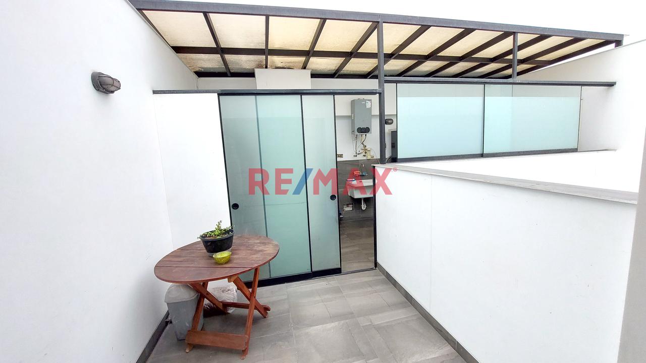 Duplex En Venta - Limite Miraflores Y San Isidro - Cerca  Al Ovalo Gutierrez — foto 11