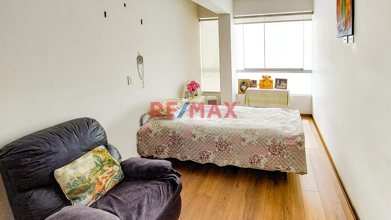 Duplex En Venta - Limite Miraflores Y San Isidro - Cerca  Al Ovalo Gutierrez — foto 13