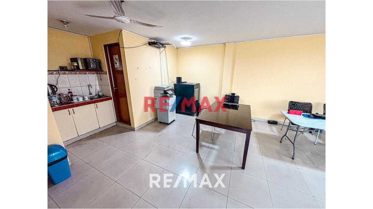 Se Vende Oficina En Av Nestor Gambeta Callao - 20