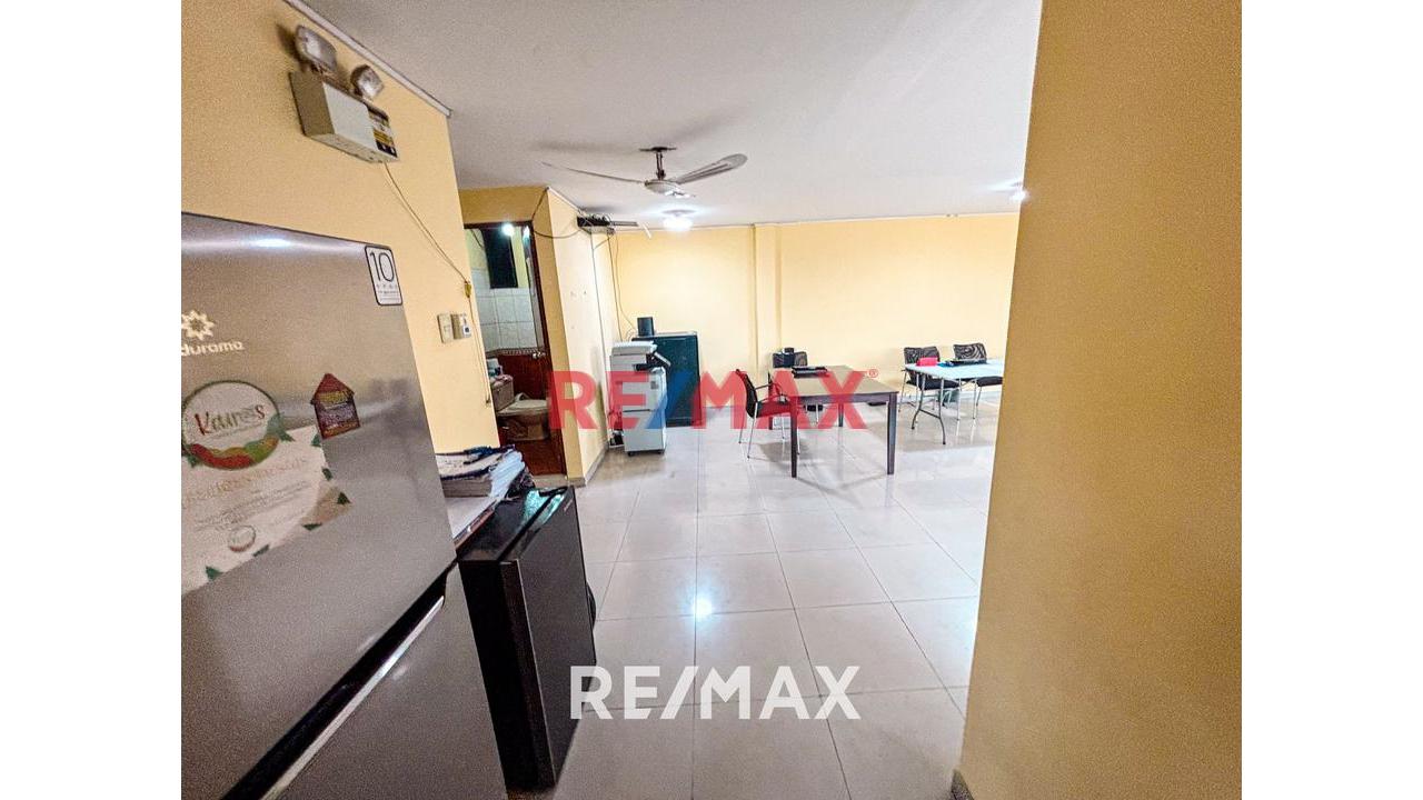 Se Vende Oficina En Av Nestor Gambeta Callao - 12