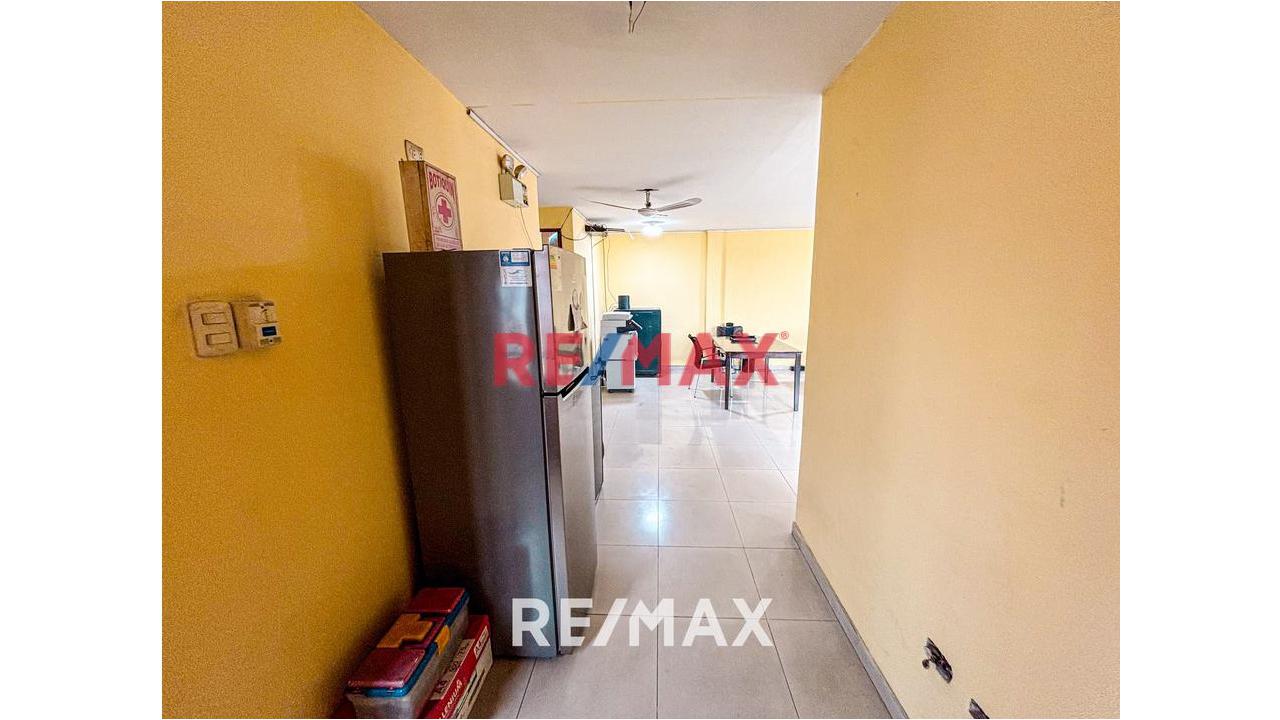 Se Vende Oficina En Av Nestor Gambeta Callao - 11