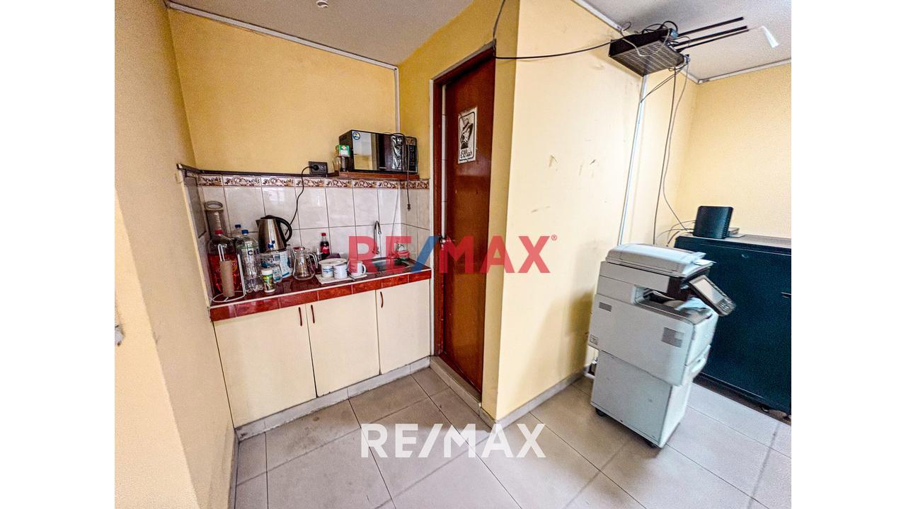 Se Vende Oficina En Av Nestor Gambeta Callao - 18