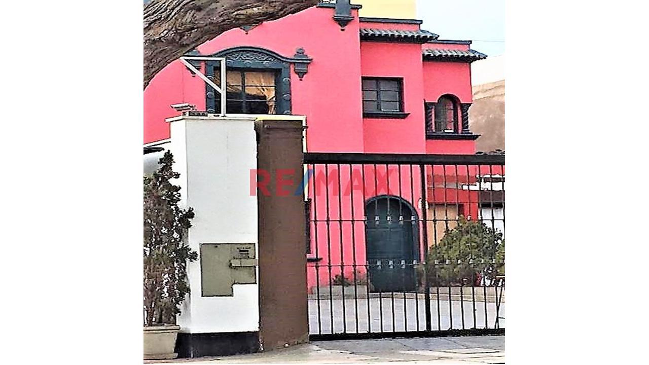 Ventade Casa A Precio De Terreno En San Isidro - 3