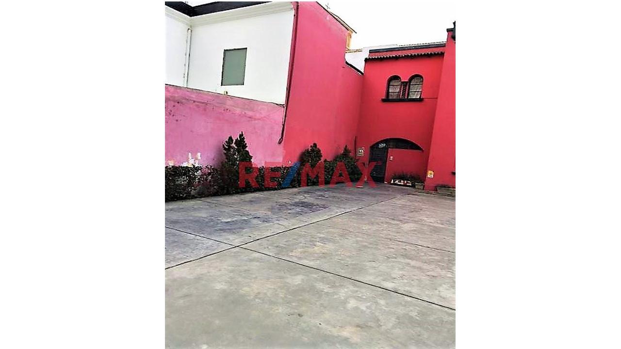 Ventade Casa A Precio De Terreno En San Isidro - 2