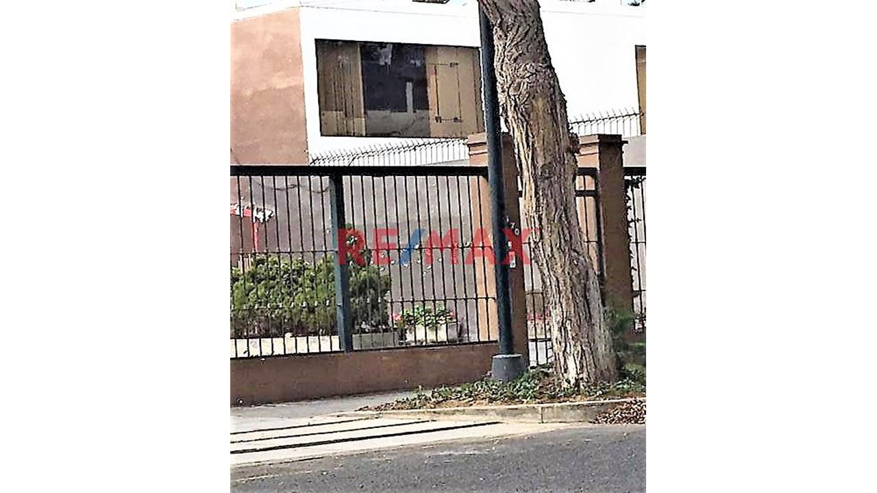 Ventade Casa A Precio De Terreno En San Isidro - 4