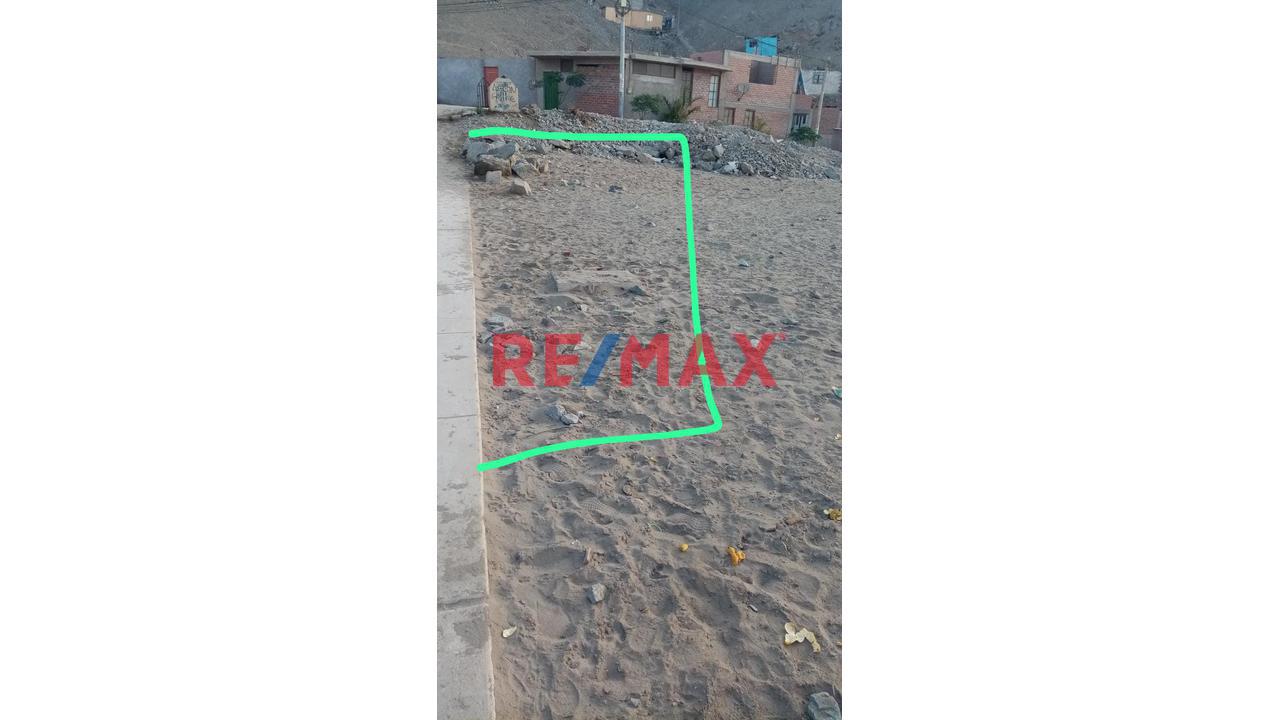 En Venta Terreno En Urbanizacion La Alameda De Lima Norte - Santa Rosa.