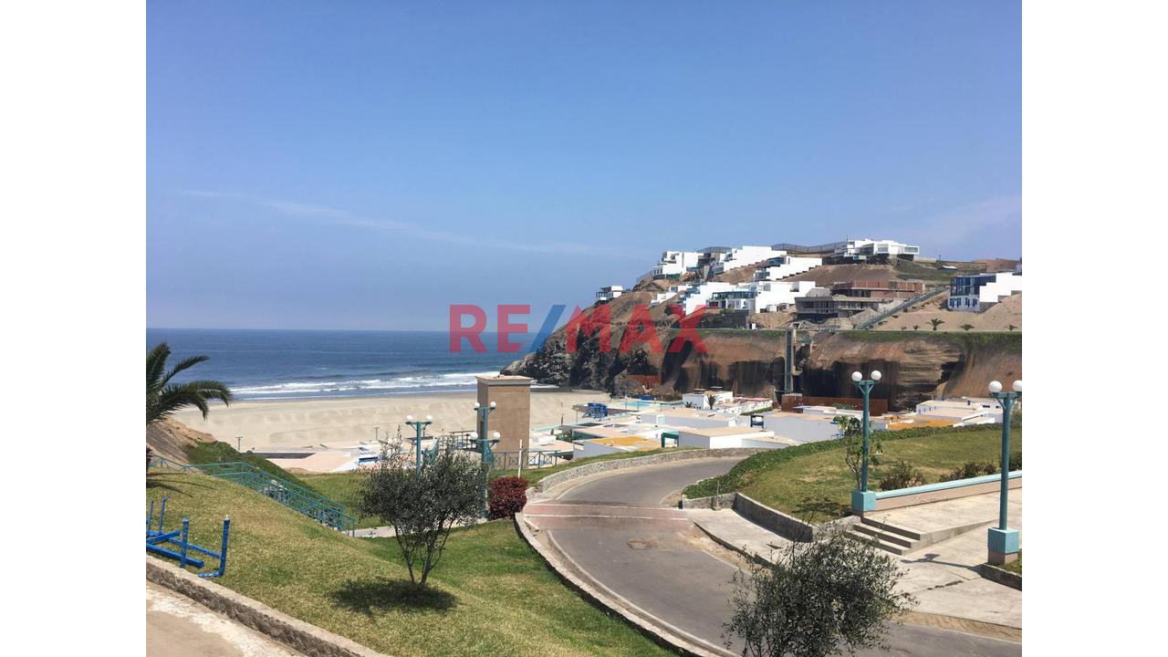 En Exclusivo Condominio. Hermosa Casa De Playa. Cerro Azul - 2