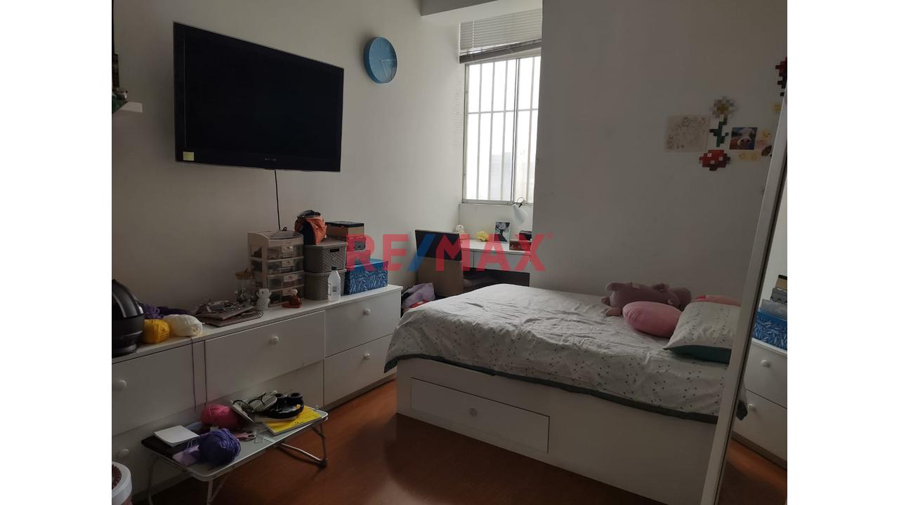Venta De Departamento En Surquillo Con 2 Cocheras — foto 5