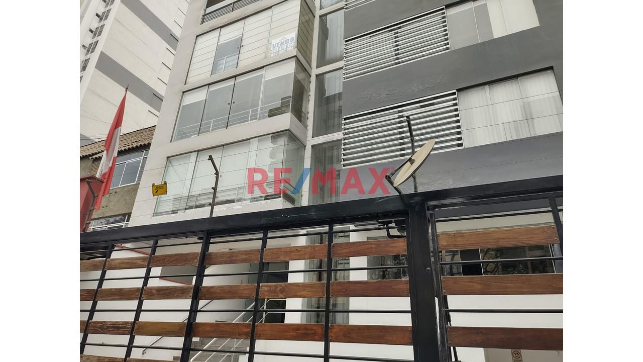 Venta De Departamento En Surquillo Con 2 Cocheras — foto 2