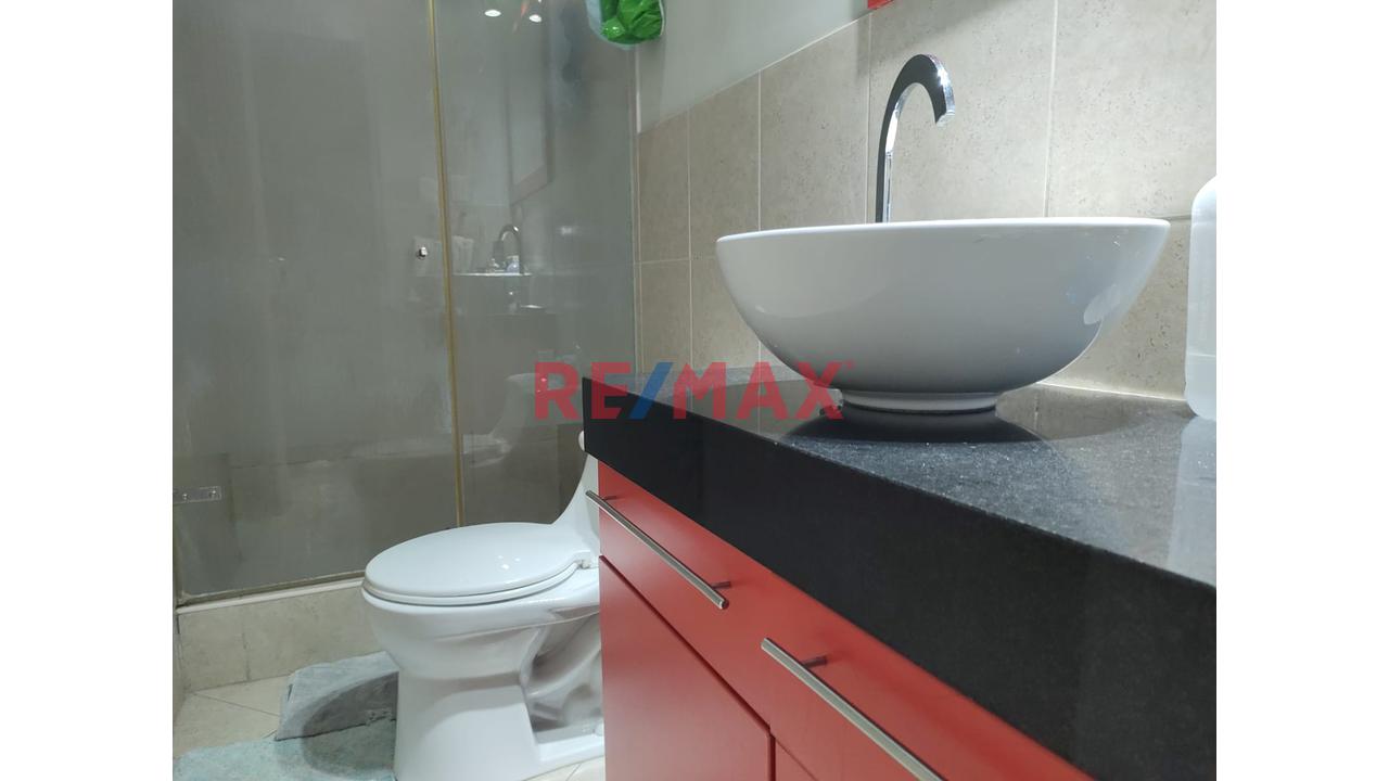 Venta De Departamento En Surquillo Con 2 Cocheras — foto 14