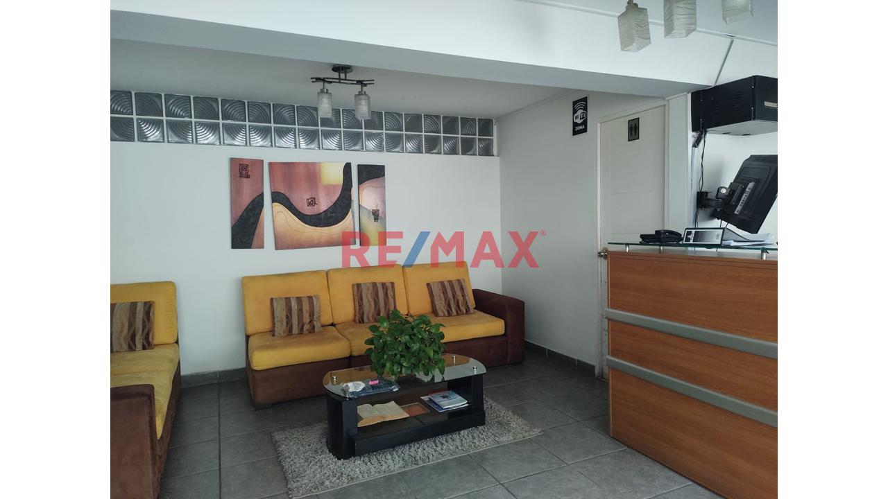 Venta De Departamento En Surquillo Con 2 Cocheras — foto 4