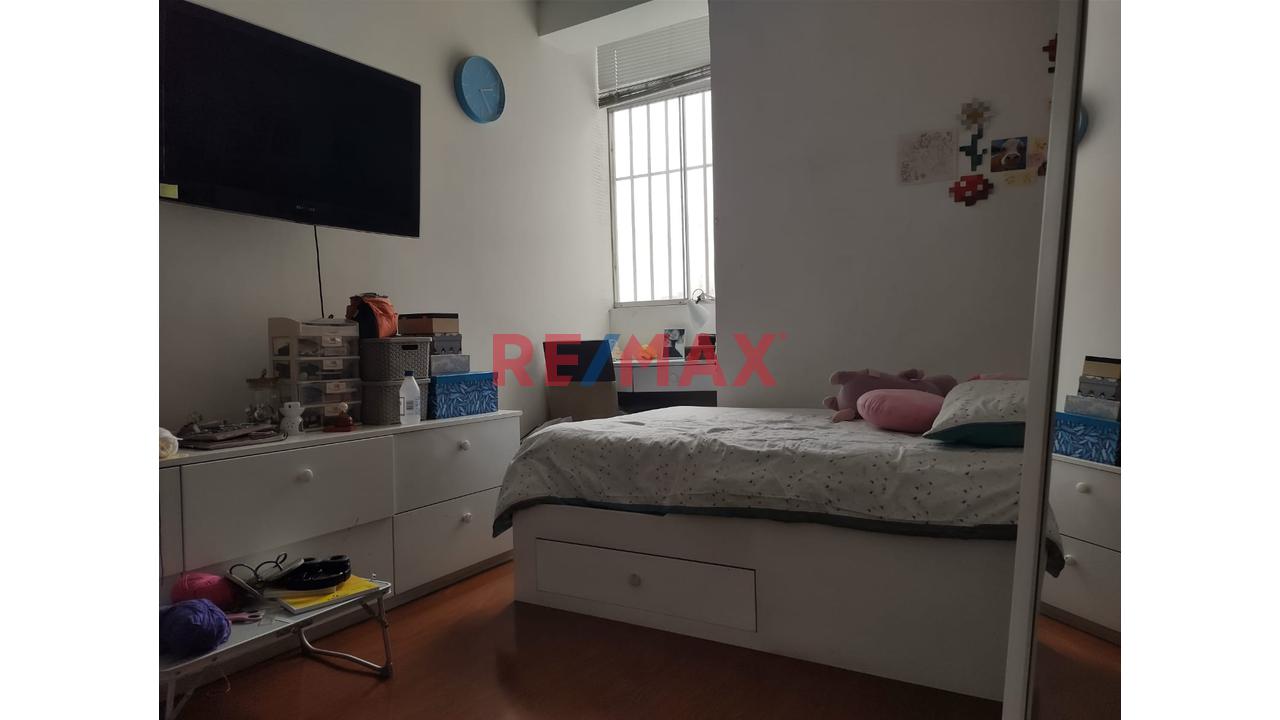 Venta De Departamento En Surquillo Con 2 Cocheras — foto 8