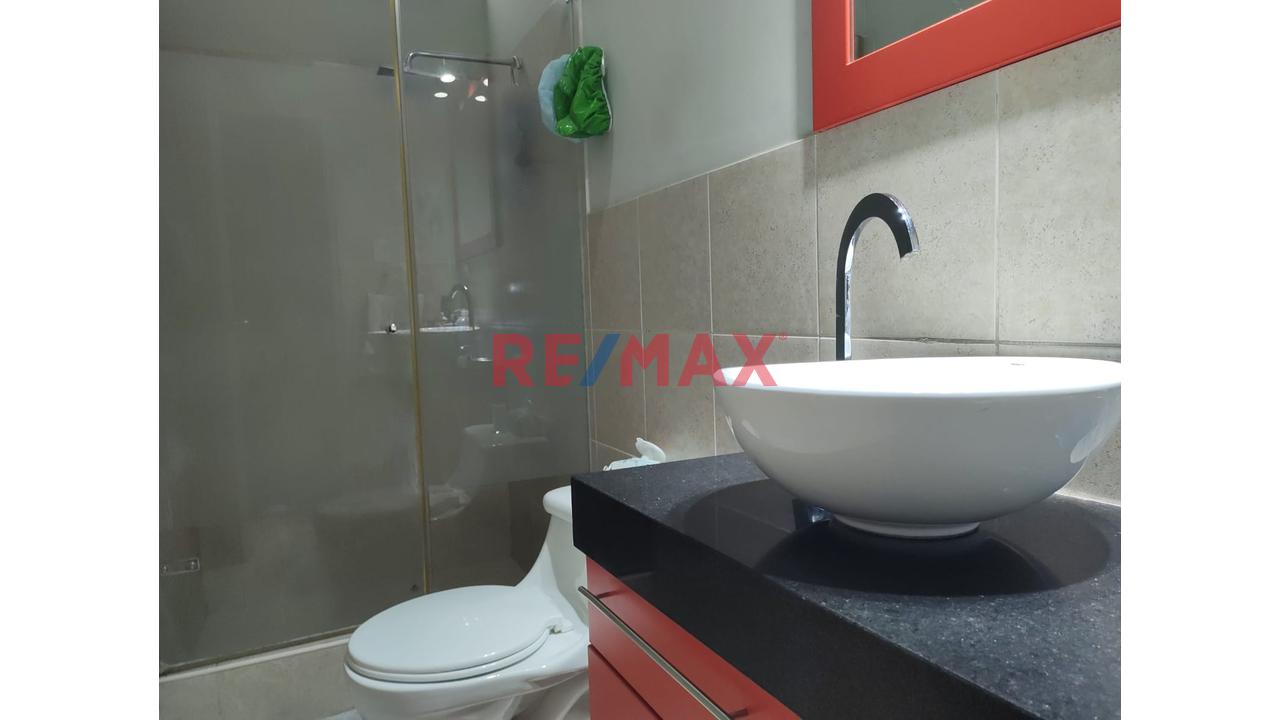 Venta De Departamento En Surquillo Con 2 Cocheras — foto 13