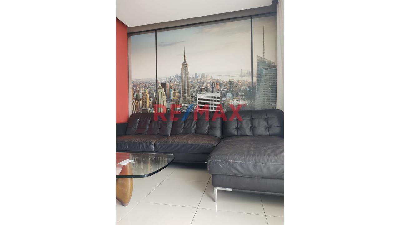 Venta De Departamento En Surquillo Con 2 Cocheras — foto 3