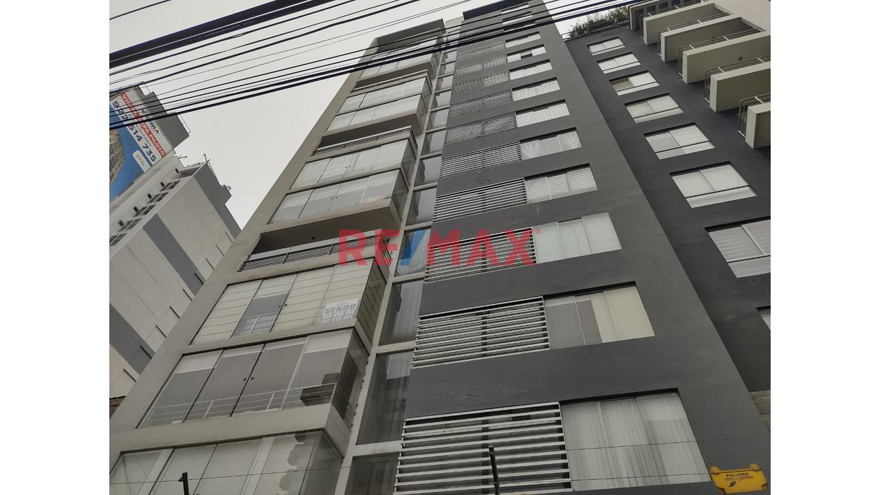 Venta De Departamento En Surquillo Con 2 Cocheras