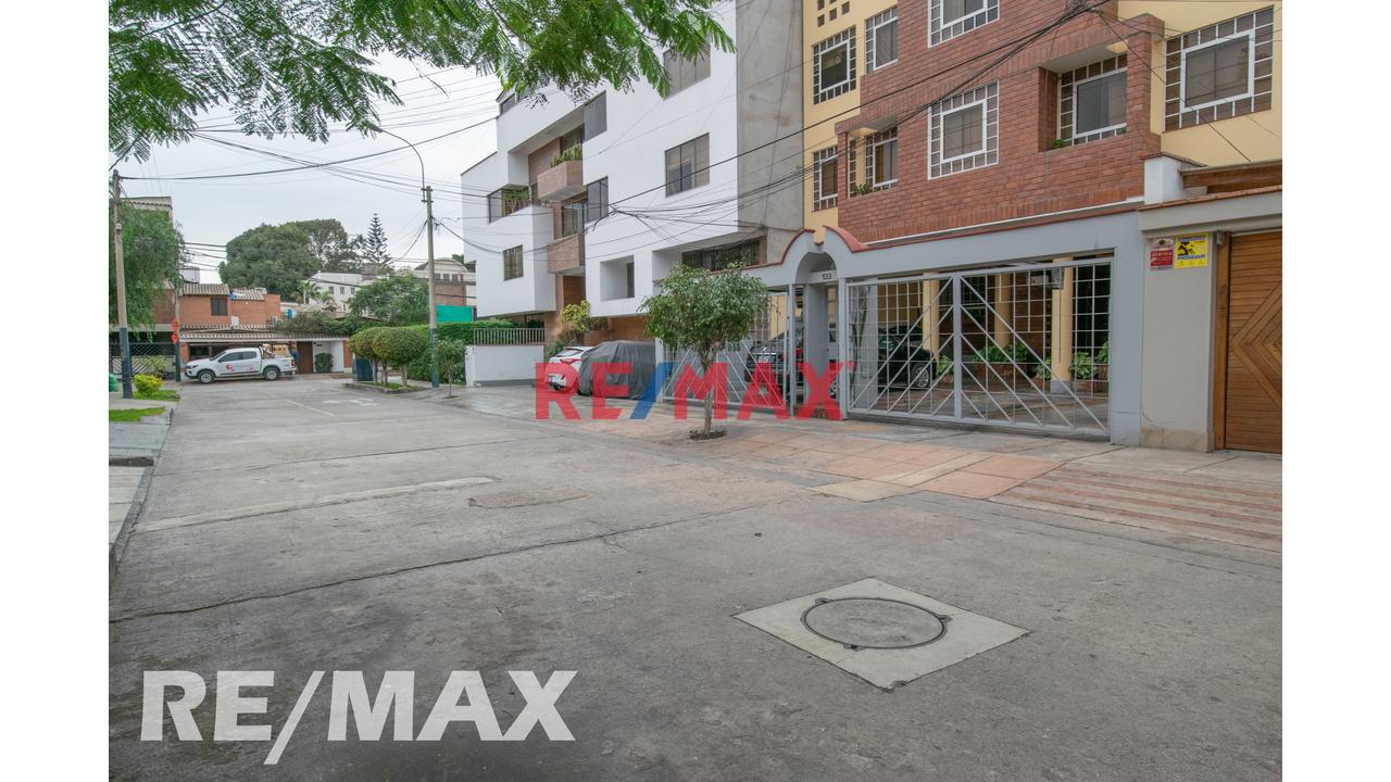 En Venta Amplio Duplex En Zona Residencial De Surco — foto 2