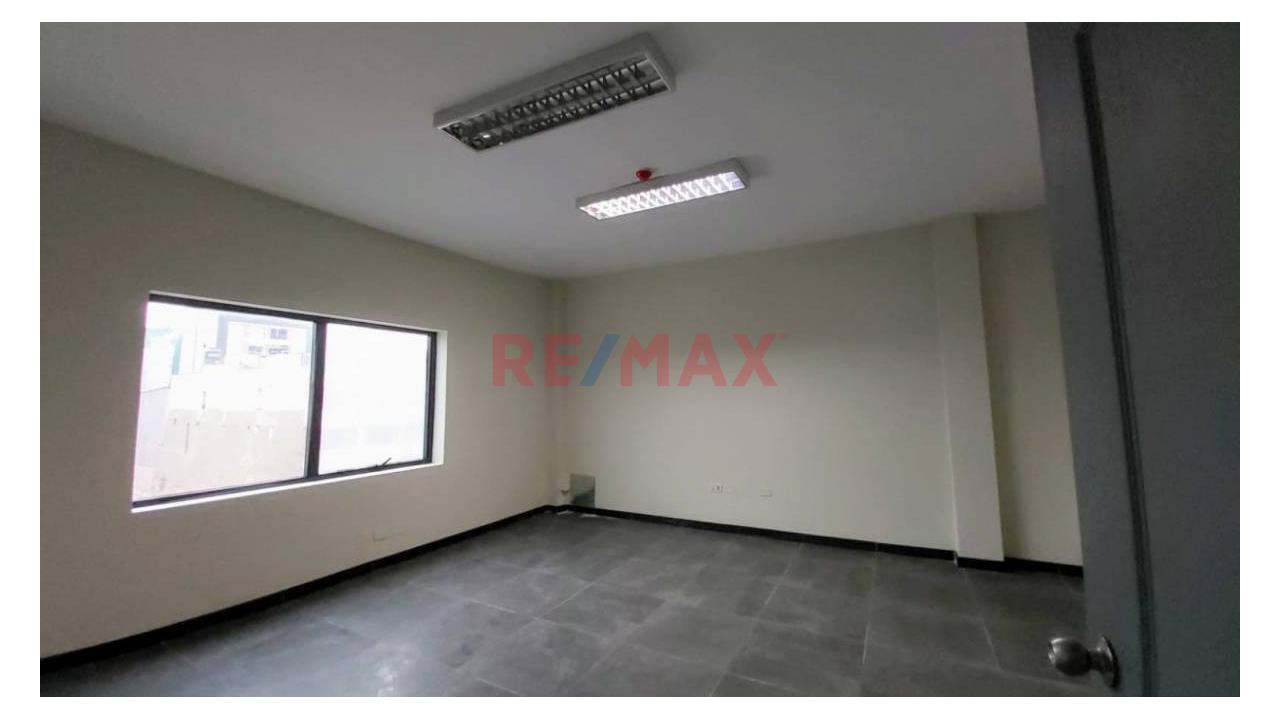 Vendo Edificio Comercial En Miraflores - Zonificación Cz - 15