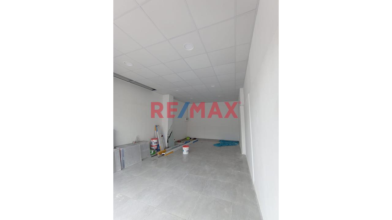 En Estreno Alquiler De Tienda Zona Altamente Comercial - Outlet - Vulcano - Ate - 5