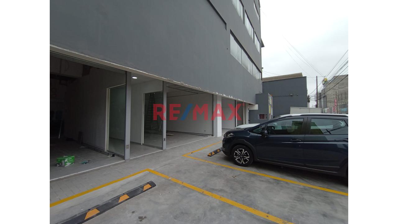 En Estreno Alquiler De Tienda Zona Altamente Comercial - Outlet - Vulcano - Ate - 10