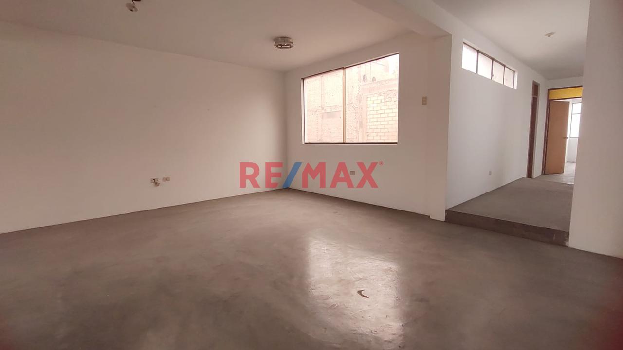 Venta De Departamento Zona Comercial Tercer Piso - Mas Aires - 2