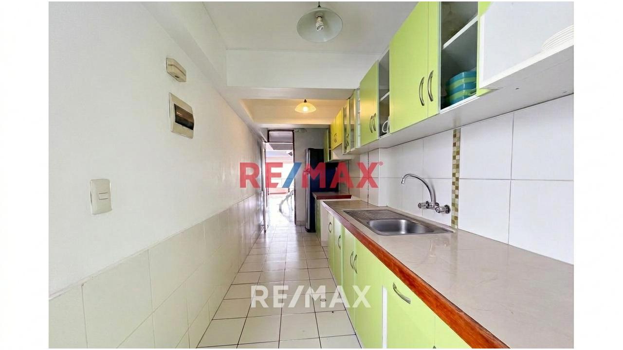 Duplex En Venta Av. Sergio Bernales,  Distrito Surquillo - 11