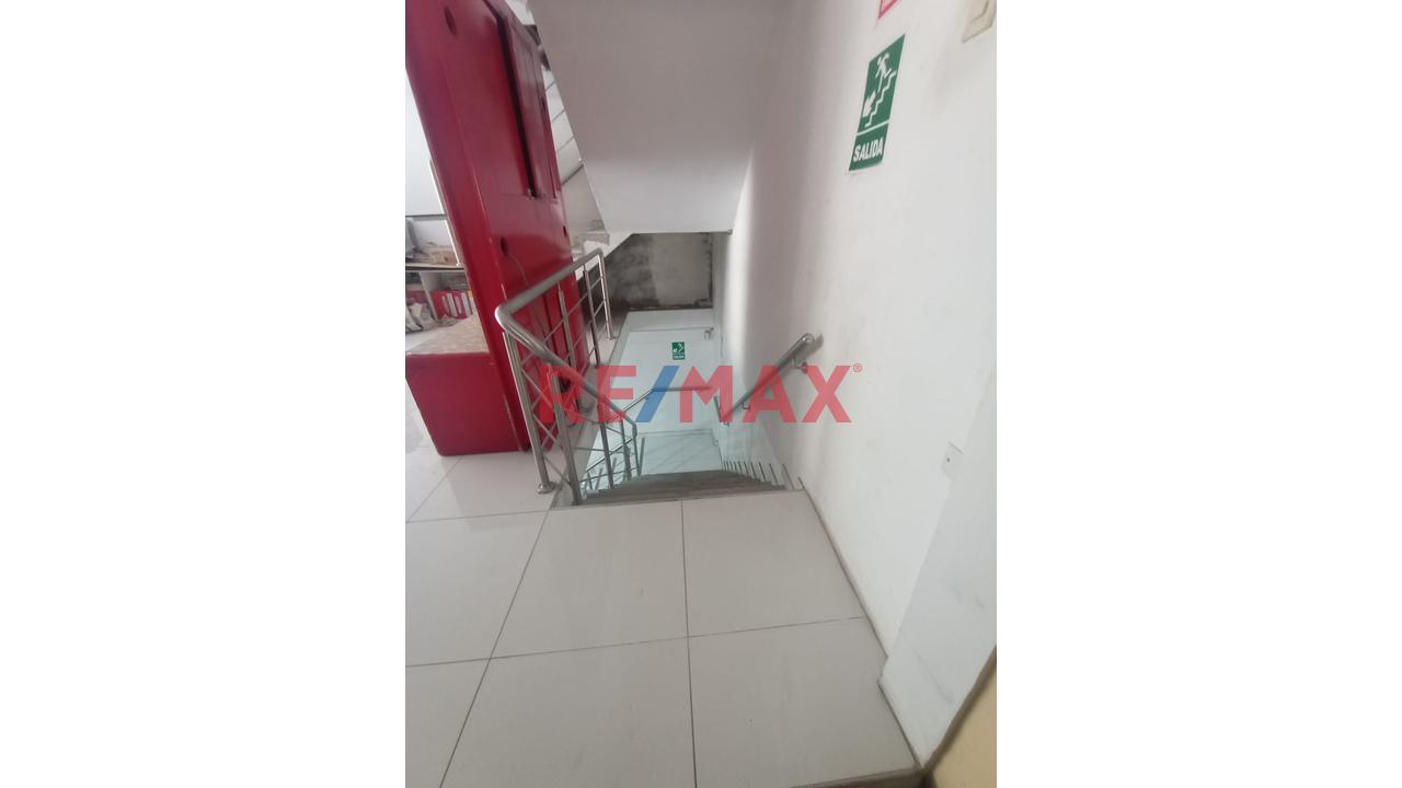 Alquiler De Local Comercial De 2 Písos - 380 M² En San Juan De Lurigancho - 16