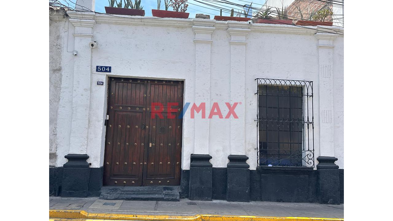 Excelente Casona , Ubicada Enpleno Centro Historico - 1