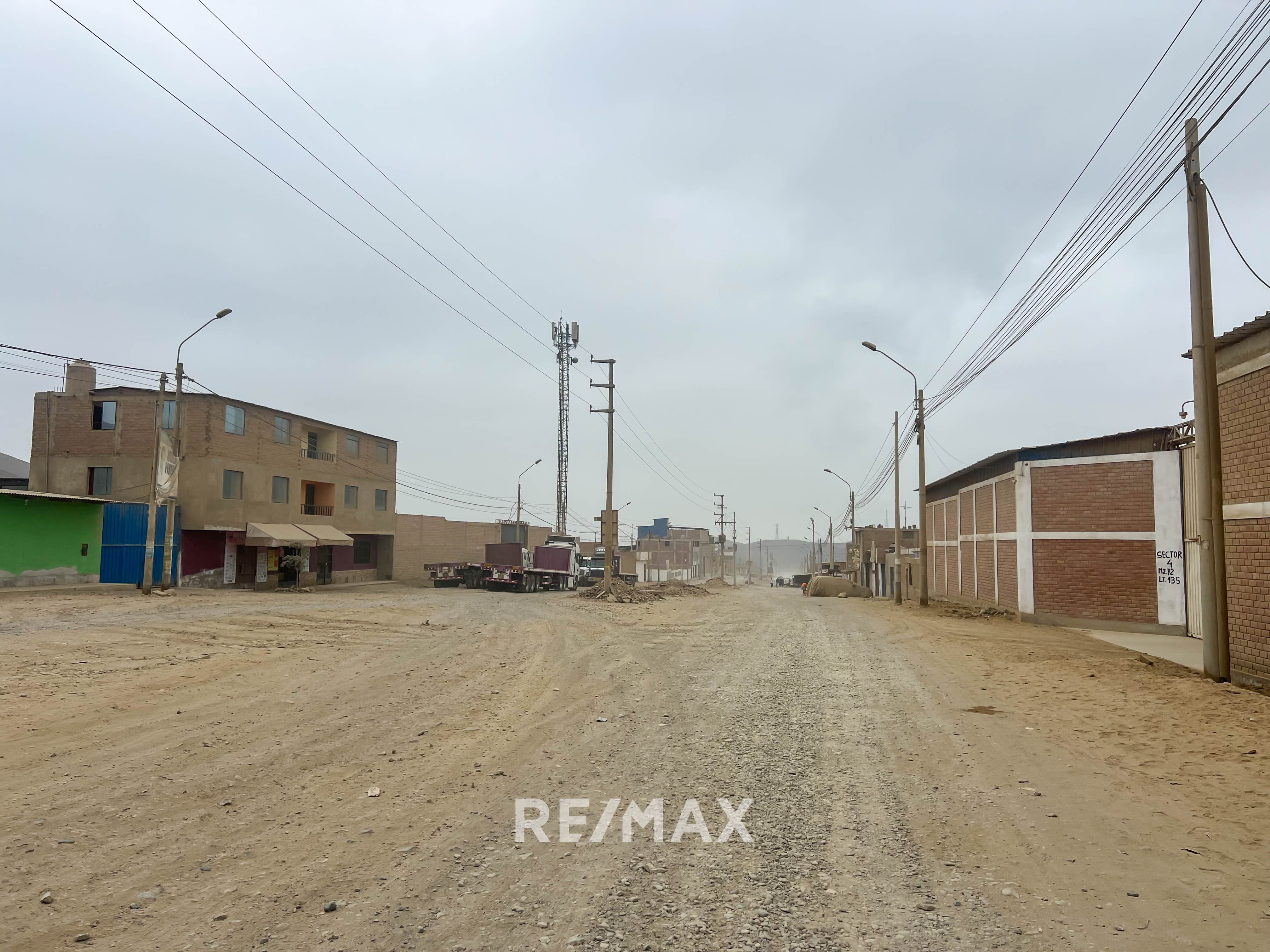 Terreno Industrial En Esquina - 3 Frentes - 5000M2 - Zona Industrial | A 25 Minutos Del Aeropuerto | Parque Porcino Ventanilla - 1