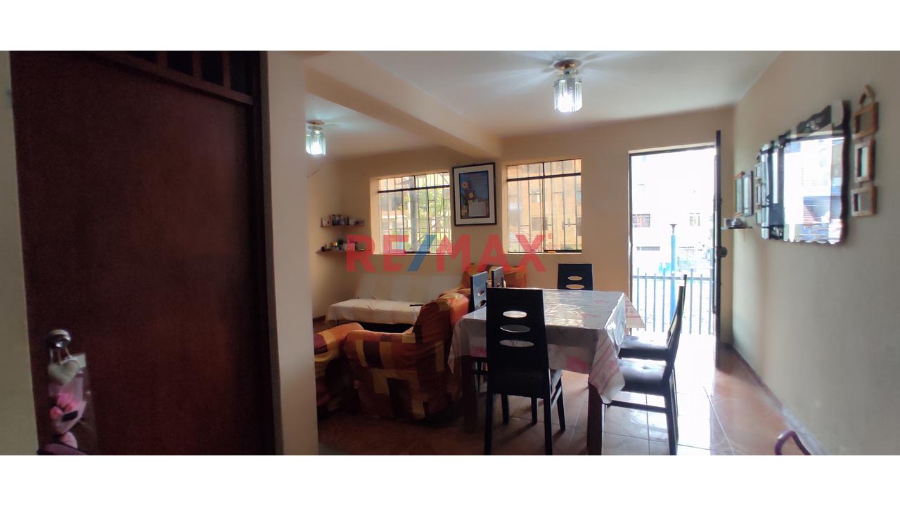 Venta De Casa De 2 Pisos Con Amplia Azotea, Frente A Parque Jazmines, En A.H. Bayovar Ampliacion, San Juan De Lurigancho, Por El Mercado La Union Av. Jose Carlos Mariategui, Cerca A La Estación Bayóva — foto 7