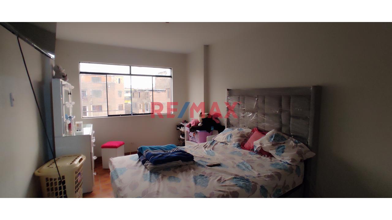 Venta De Casa De 2 Pisos Con Amplia Azotea, Frente A Parque Jazmines, En A.H. Bayovar Ampliacion, San Juan De Lurigancho, Por El Mercado La Union Av. Jose Carlos Mariategui, Cerca A La Estación Bayóva — foto 10