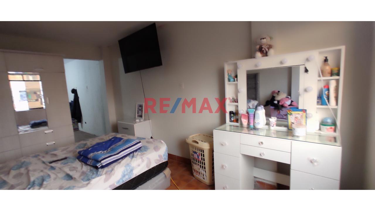 Venta De Casa De 2 Pisos Con Amplia Azotea, Frente A Parque Jazmines, En A.H. Bayovar Ampliacion, San Juan De Lurigancho, Por El Mercado La Union Av. Jose Carlos Mariategui, Cerca A La Estación Bayóva — foto 12