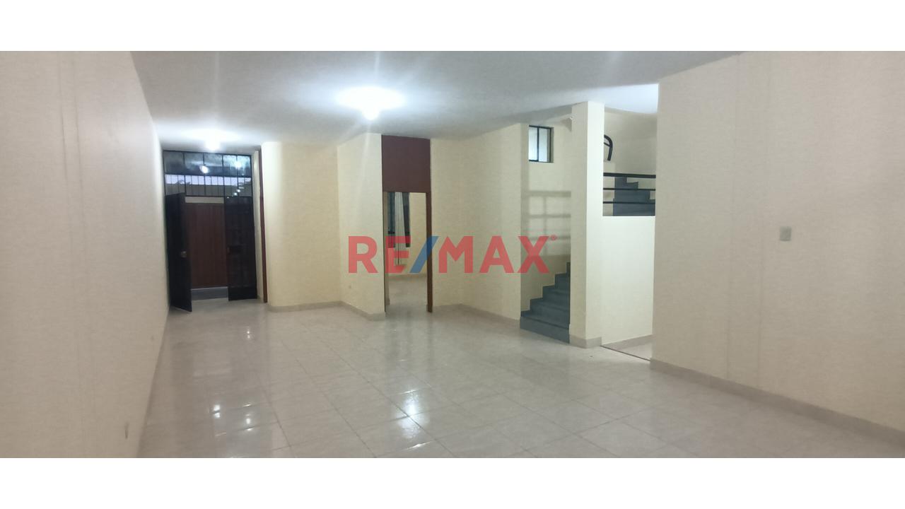 Casa de 5 dormitorios y 6 baños ubicado en Veintiseis De Octubre Casa de 5 dormitorios y 6 baños ubicado en Veintiseis De Octubre
