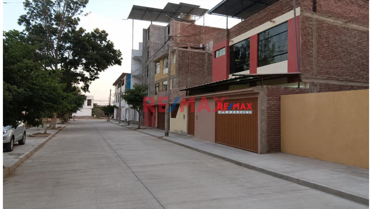 Alquilo Local - Casa Comercial – Urb. Los Educadores Piura - 1