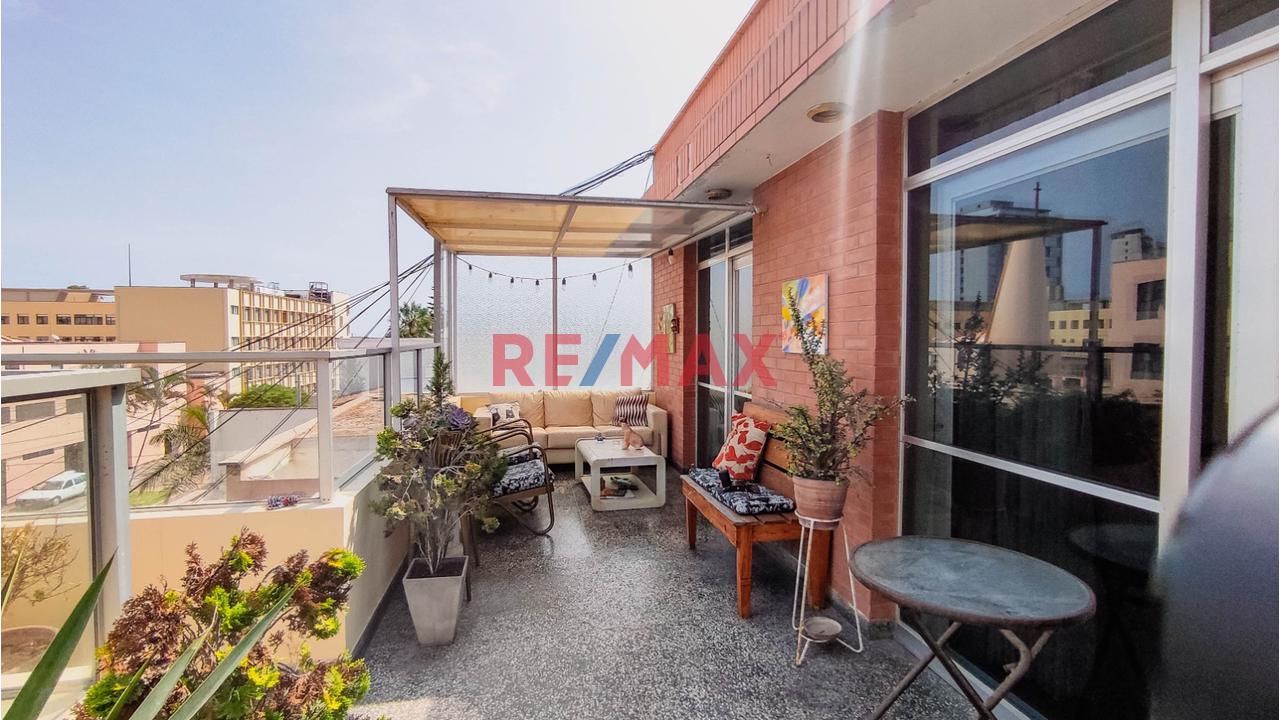 Venta De Hermoso Departamento Cerca Al Parque Acosta En San Isidro