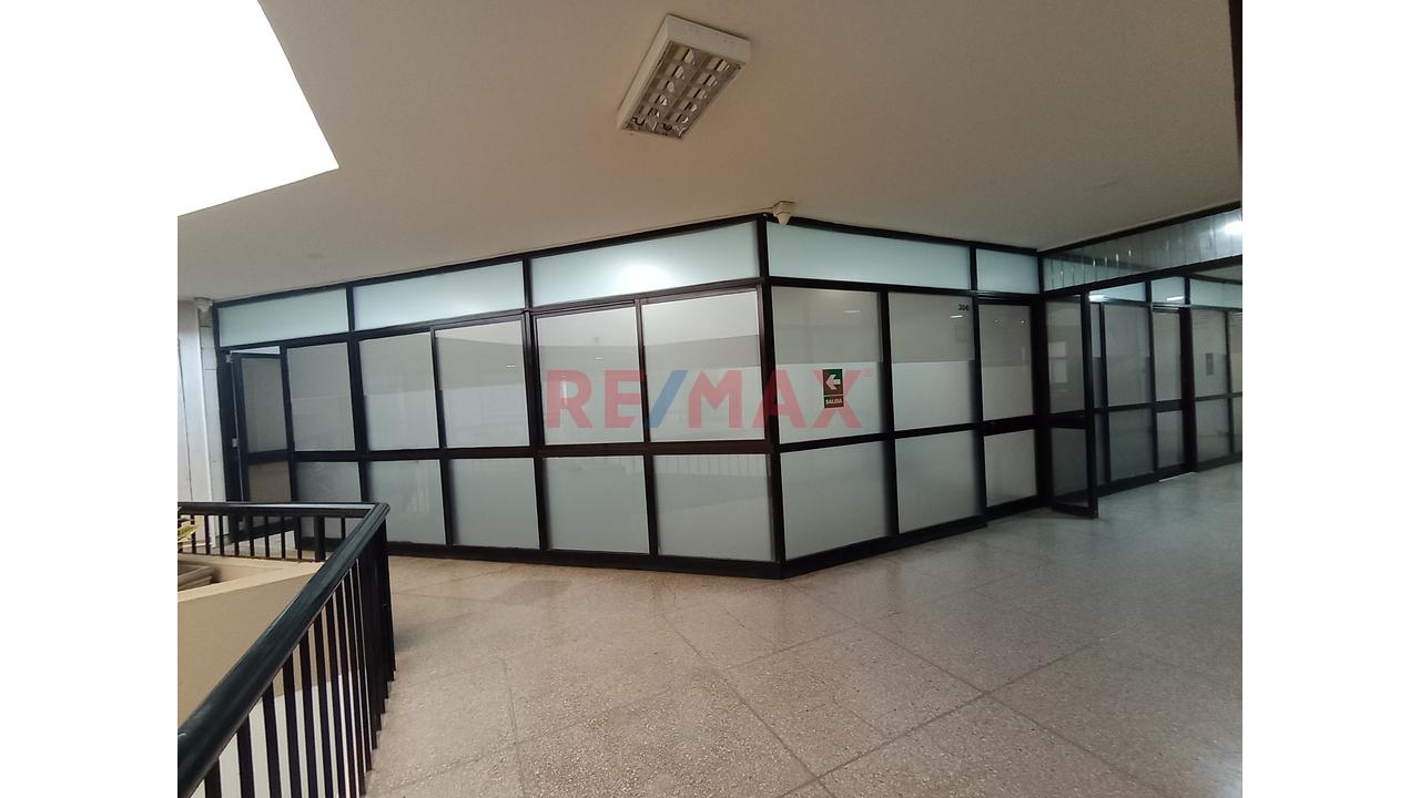 Alquiler De Oficina Para Negocios: 83 M2 304-306' - 5