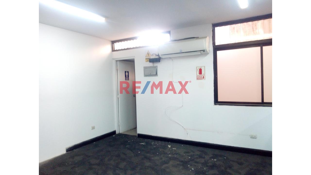 Alquiler De Oficina Para Negocios: 83 M2 304-306' - 2