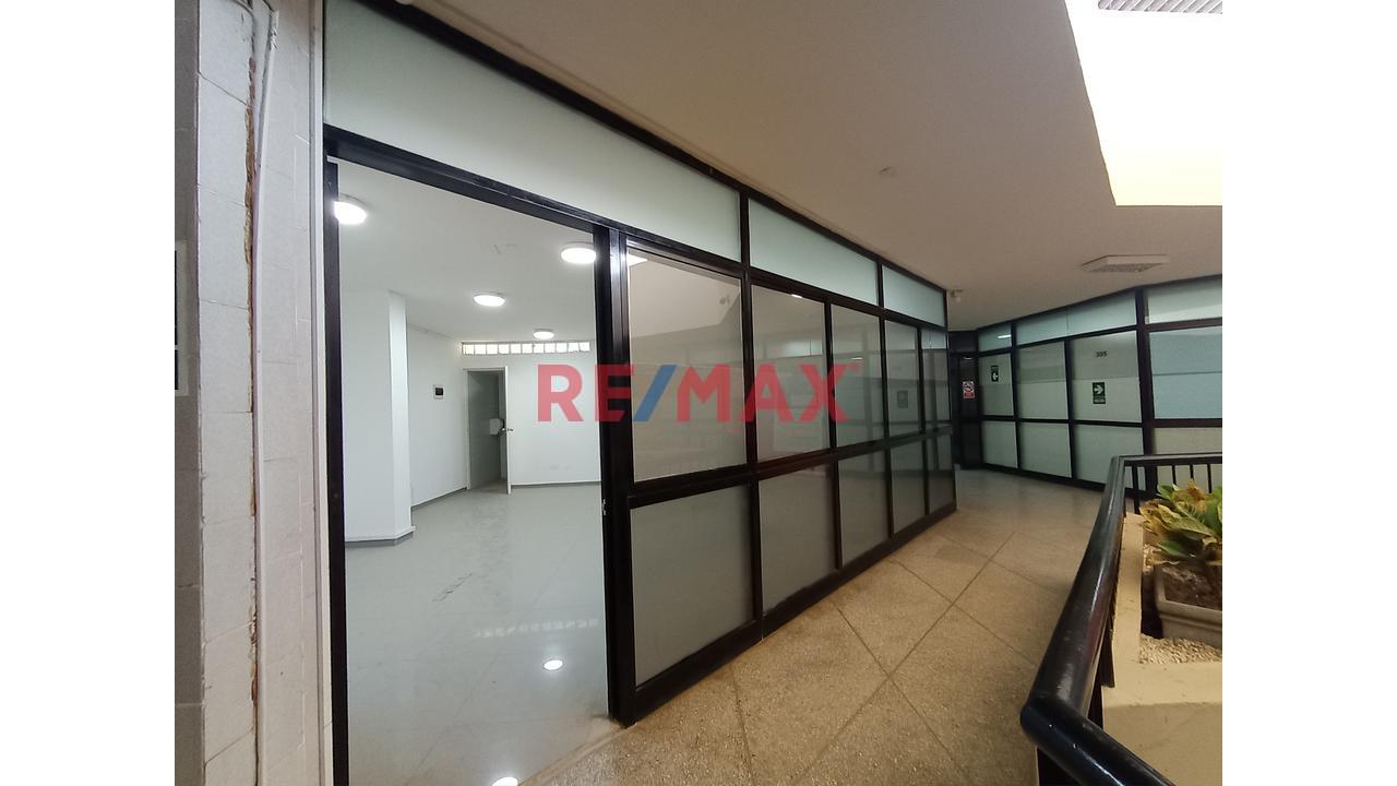 Alquiler De Oficina Para Negocios: 83 M2 304-306' - 1
