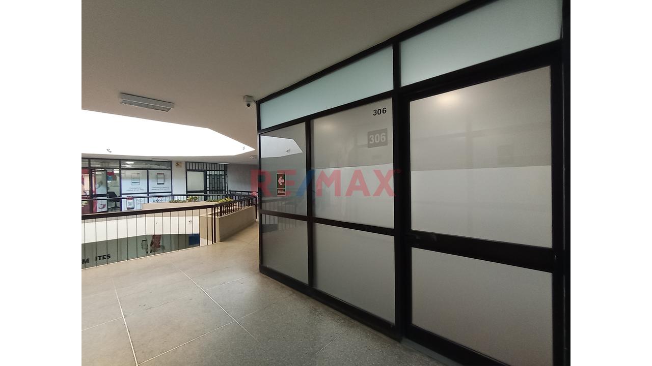 Alquiler De Oficina Para Negocios: 83 M2 304-306' - 8