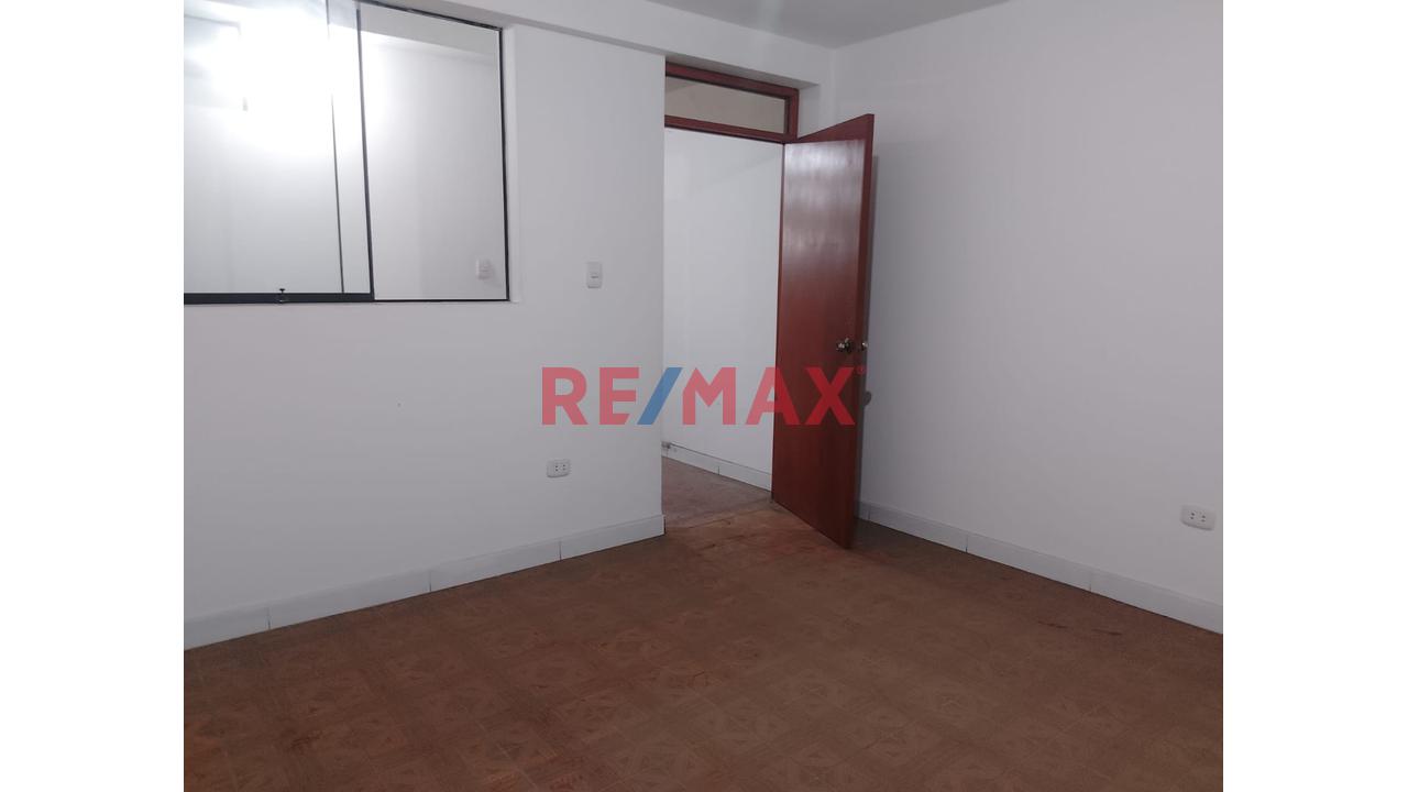 Se Vende Casa En Av. Santa Rosa San Juan De Lurigancho