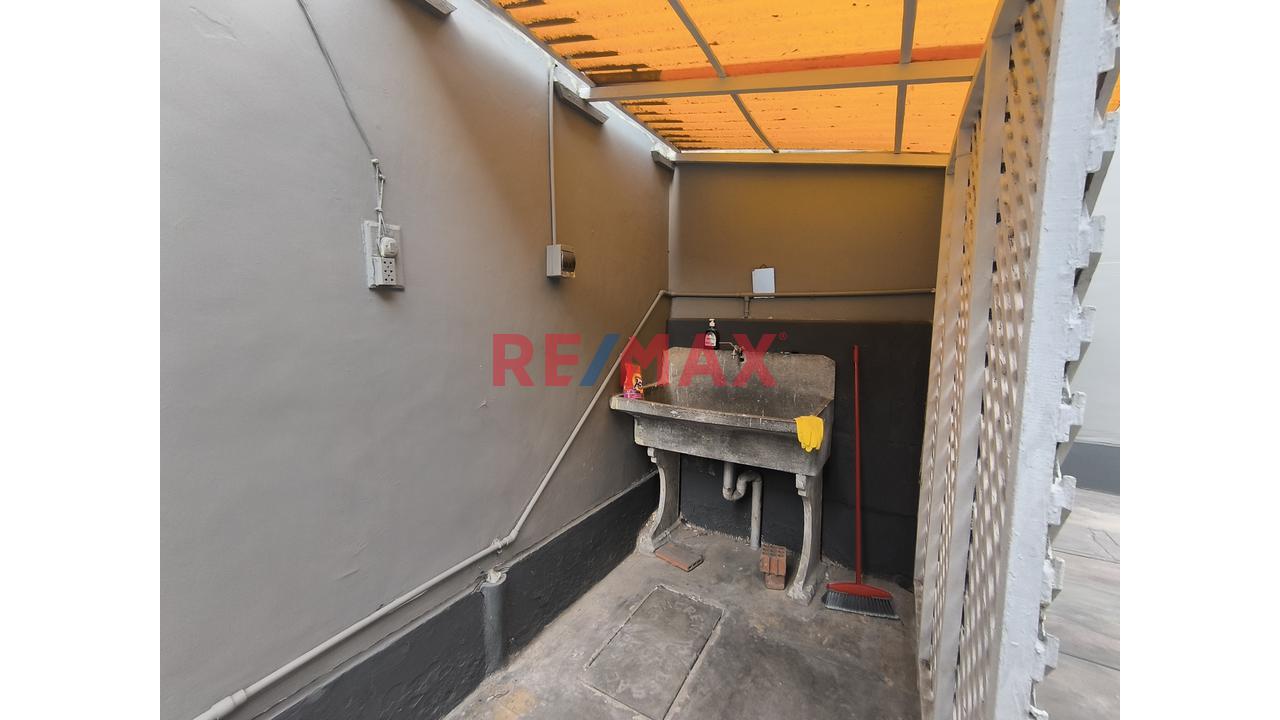 Alquiler De Local Comercial En Lince De 242M2 - 7