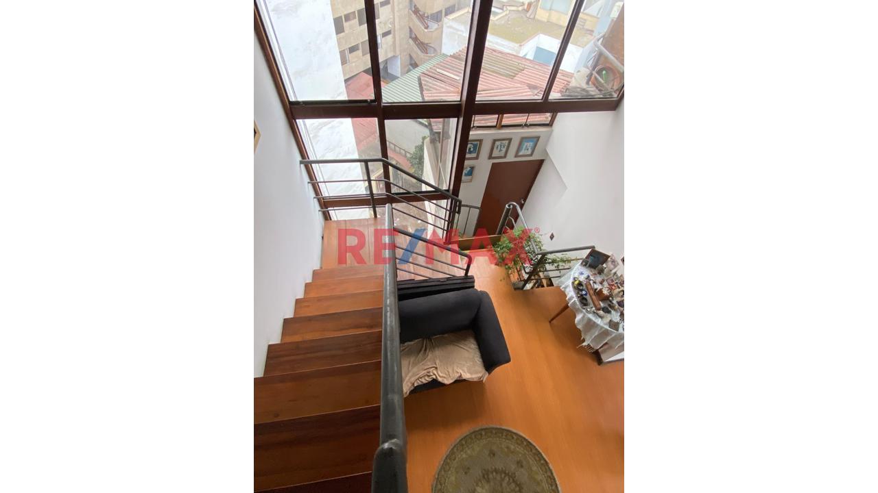 Venta De Encantador Duplex Mas Dos Estacionamientos En Calle Buenos Aires , Miraflores🏠 - 7