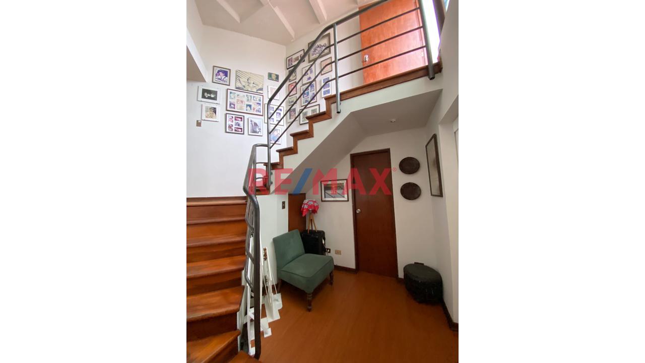 Venta De Encantador Duplex Mas Dos Estacionamientos En Calle Buenos Aires , Miraflores🏠 - 2