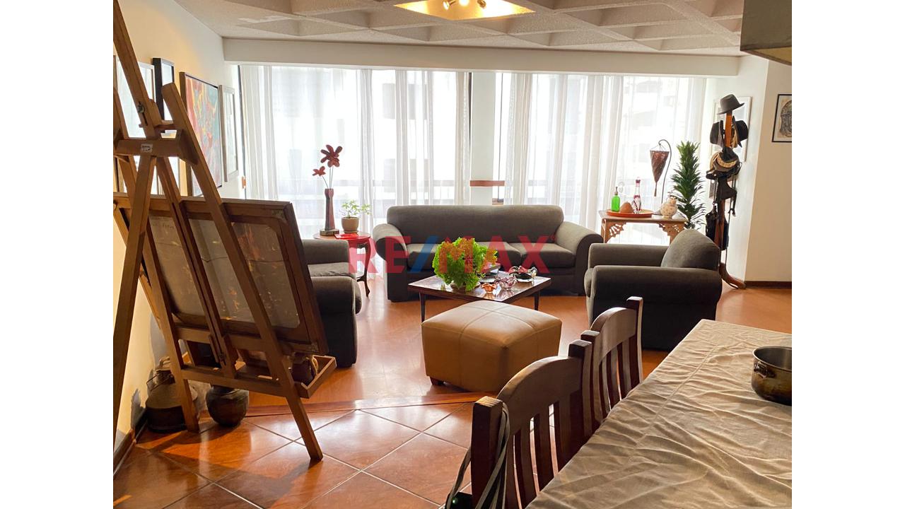 Venta De Encantador Duplex Mas Dos Estacionamientos En Calle Buenos Aires , Miraflores🏠 - 10