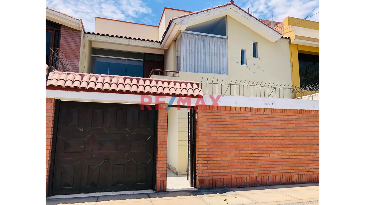 ¡Vendo Casa En Buen Estado En Urb, Jardines Viru, Bellavista, Callao!