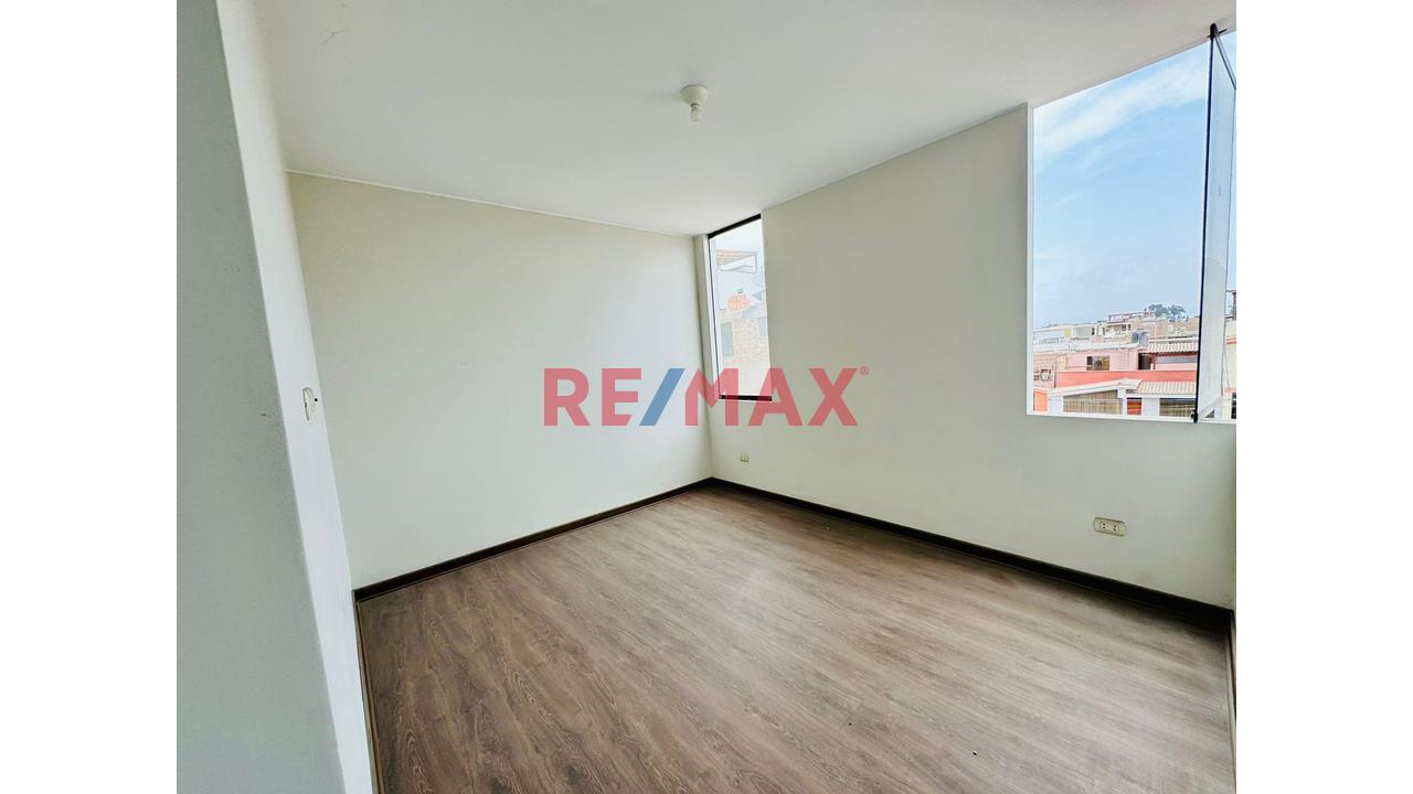 Venta De Triplex Desde El Segundo Piso Hacia Arriba , Con Excelente Ubicación A Una Cudra De Tinoco Con Camino Del Inca - 20